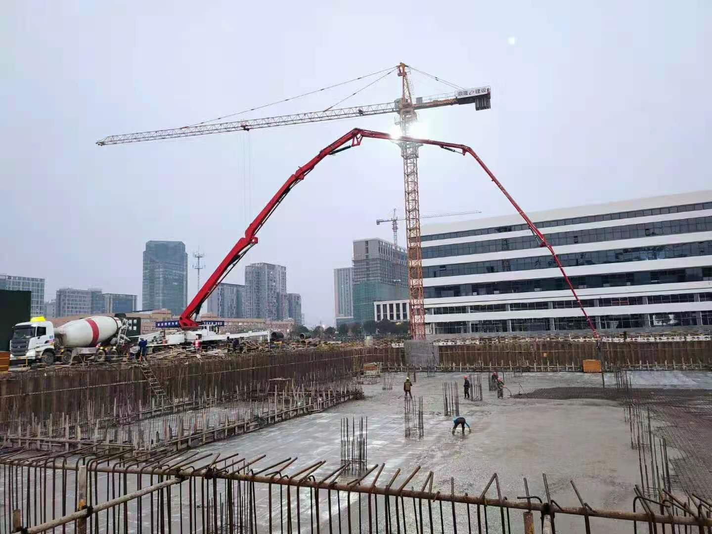混凝土泵車(chē).jpg 混凝土泵車(chē).jpg